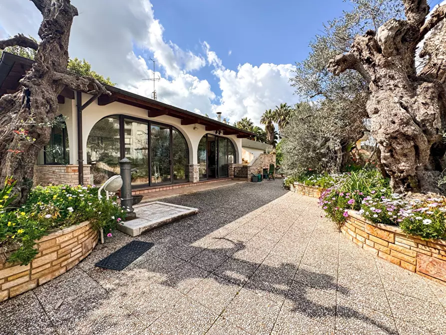 Immagine 2 di Villa in vendita  in via calore 3 a Lecce