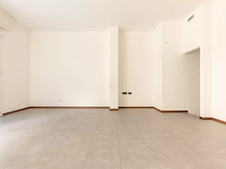 Immagine 2 di Locale commerciale in affitto  in Via Umberto I° 32 a Seregno