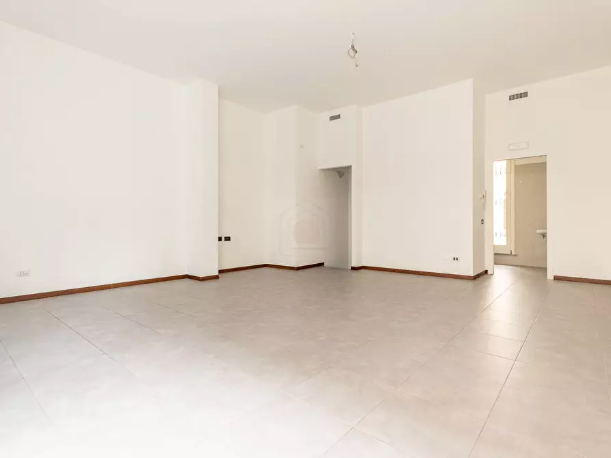 Immagine 3 di Locale commerciale in affitto  in Via Umberto I° 32 a Seregno