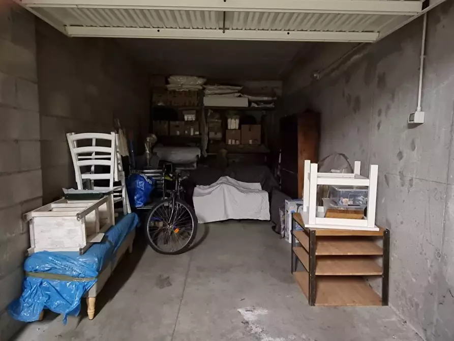 Immagine 3 di Box auto in vendita  in largo Carotto a Lissone