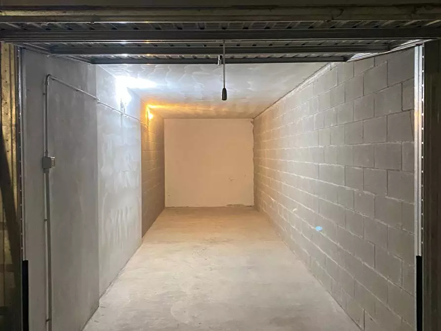 Immagine 3 di Box auto in affitto  in Via Matteotti 53 a Lissone