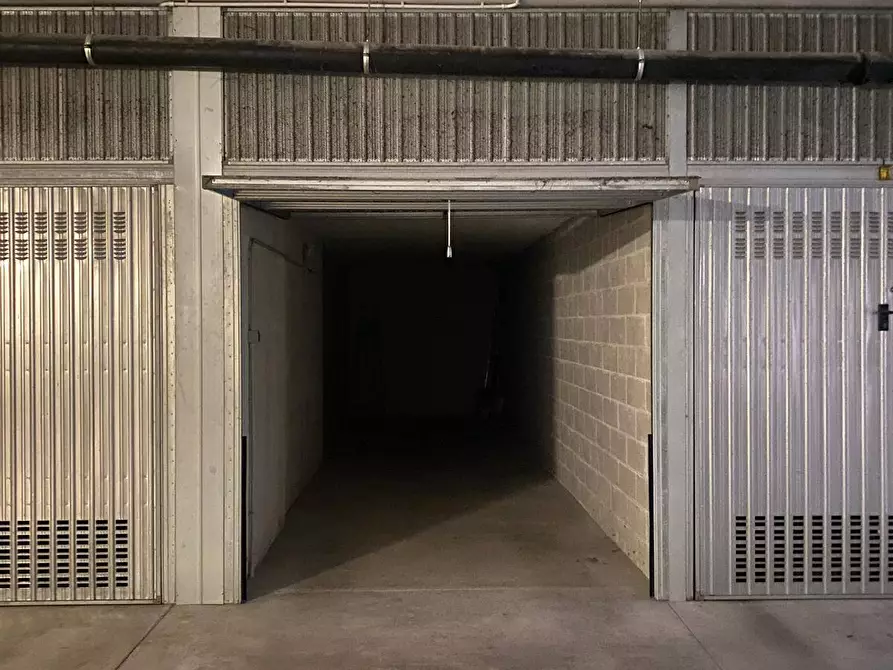 Immagine 4 di Box auto in affitto  in Via Matteotti 53 a Lissone