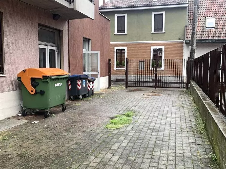 Immagine 15 di Negozio in affitto  in via IV Novembre 112 a Settimo Milanese