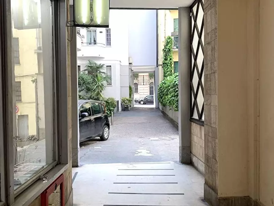 Immagine 12 di Negozio in vendita  in Corso Di Porta Vittoria 46 a Milano