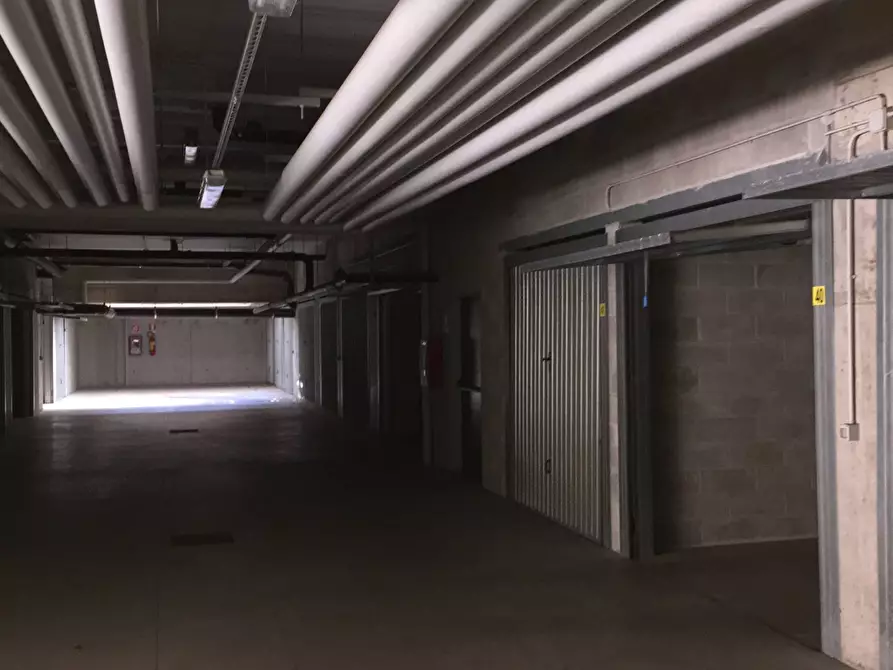 Immagine 8 di Box auto in vendita  in via Castellammare 14 a Milano