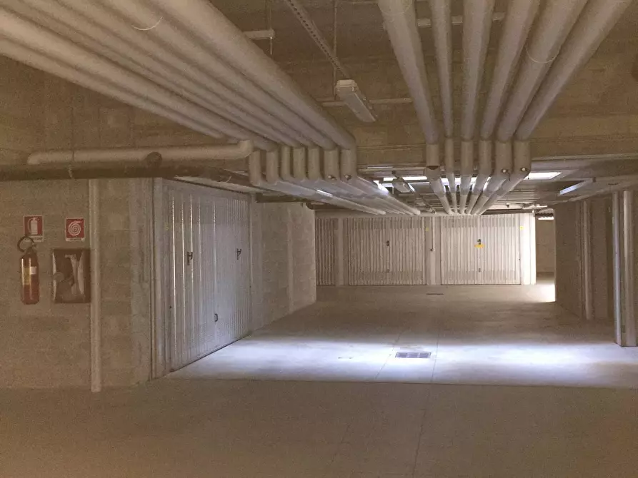 Immagine 9 di Box auto in vendita  in via Castellammare 14 a Milano