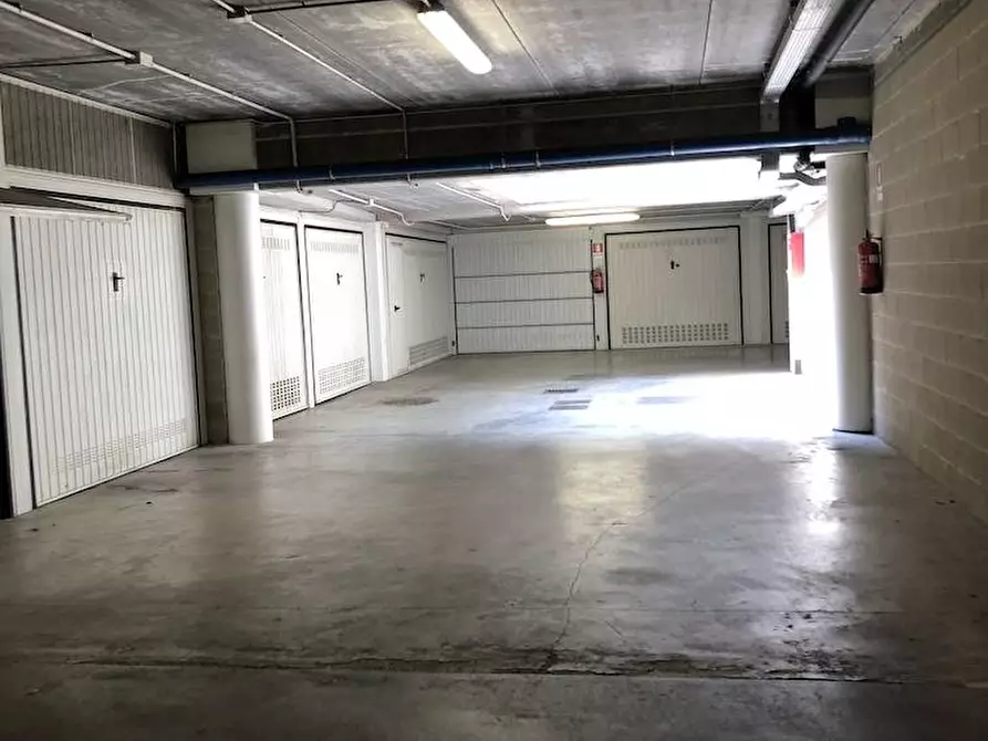 Immagine 4 di Box auto in affitto  in via Gluck 44 a Milano