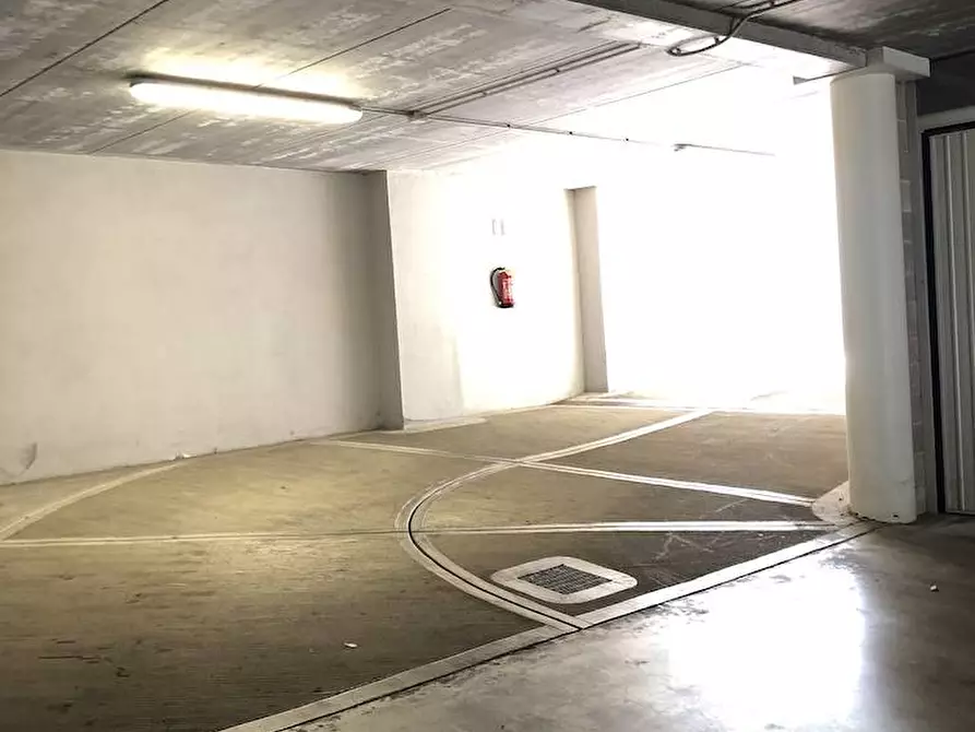 Immagine 5 di Box auto in affitto  in via Gluck 44 a Milano