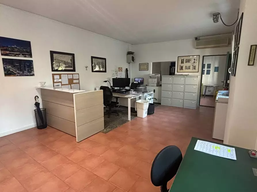 Immagine 2 di Laboratorio in vendita  in via Delfico a Milano