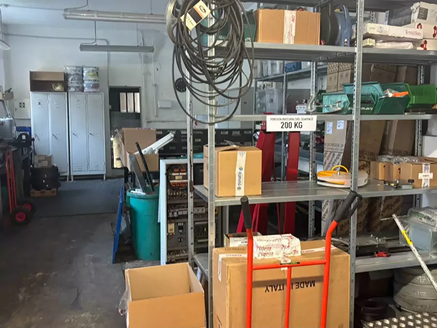 Immagine 9 di Laboratorio in vendita  in via Delfico a Milano