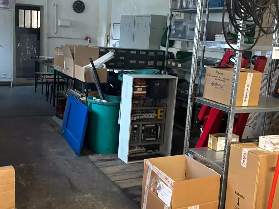 Immagine 16 di Laboratorio in vendita  in via Delfico a Milano