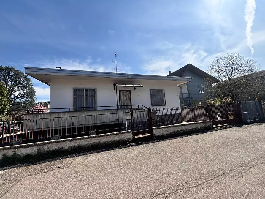 Immagine 2 di Villa in vendita  in via Marziale a Rho