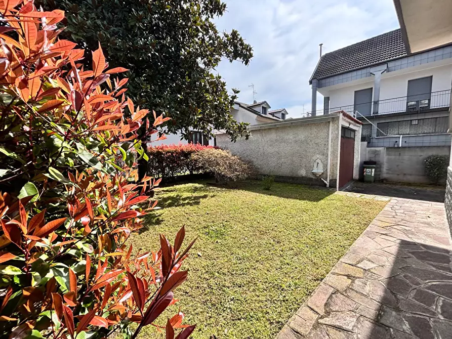 Immagine 21 di Villa in vendita  in via Marziale a Rho