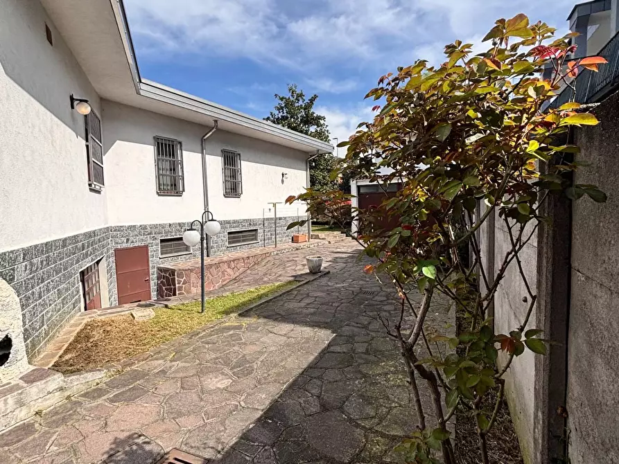 Immagine 31 di Villa in vendita  in via Marziale a Rho