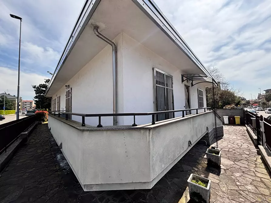 Immagine 35 di Villa in vendita  in via Marziale a Rho