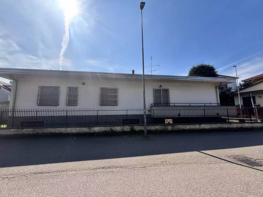 Immagine 37 di Villa in vendita  in via Marziale a Rho