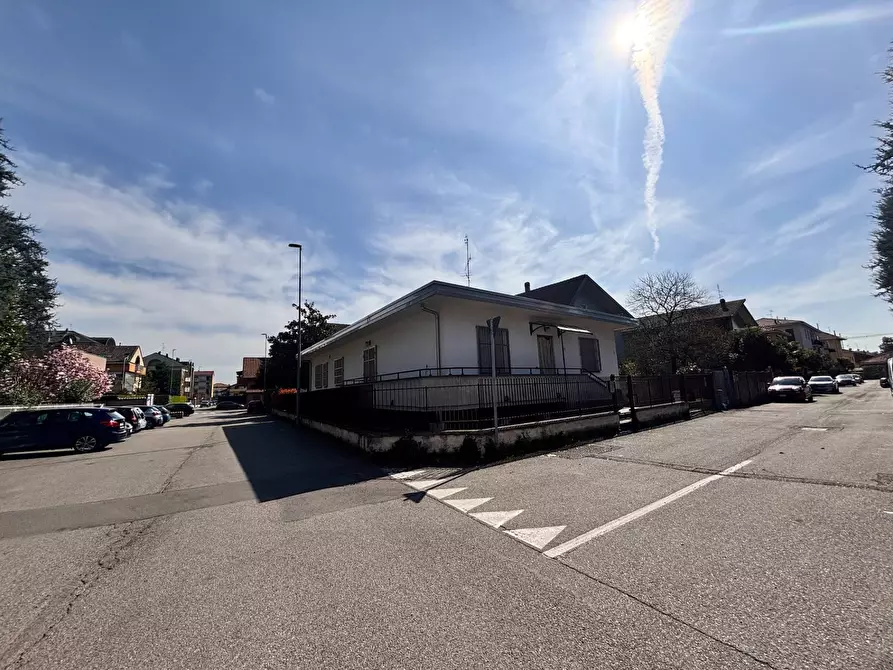 Immagine 39 di Villa in vendita  in via Marziale a Rho