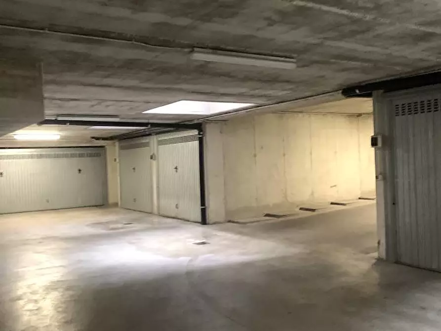 Immagine 1 di Box auto in vendita  in via Caianello 6 a Milano