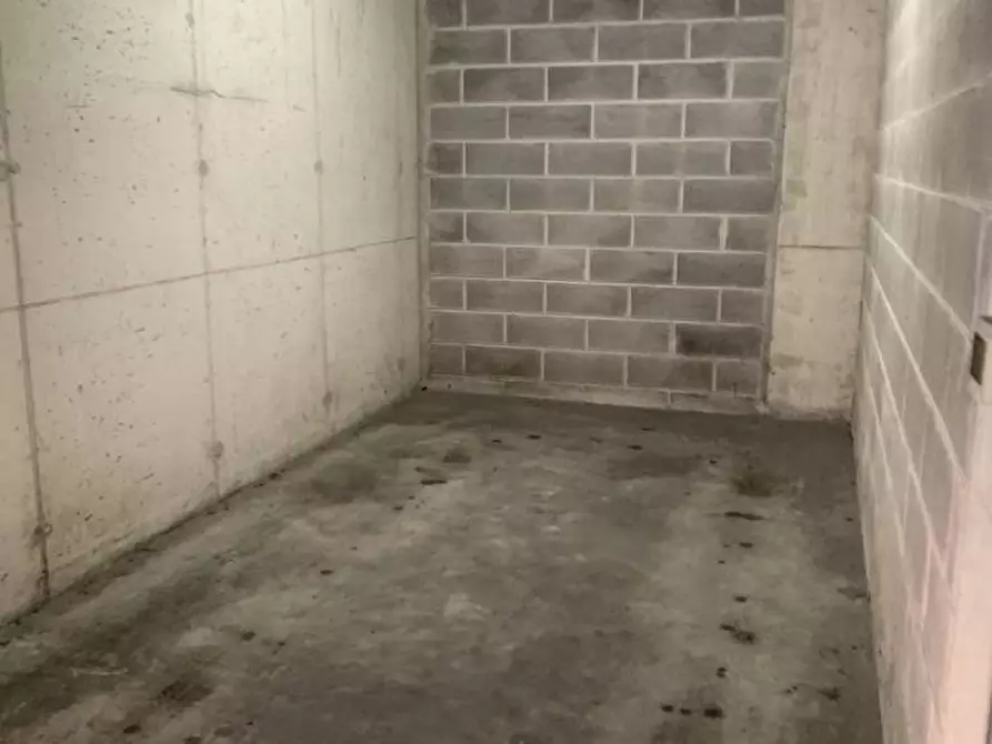 Immagine 4 di Box auto in vendita  in via Caianello 6 a Milano