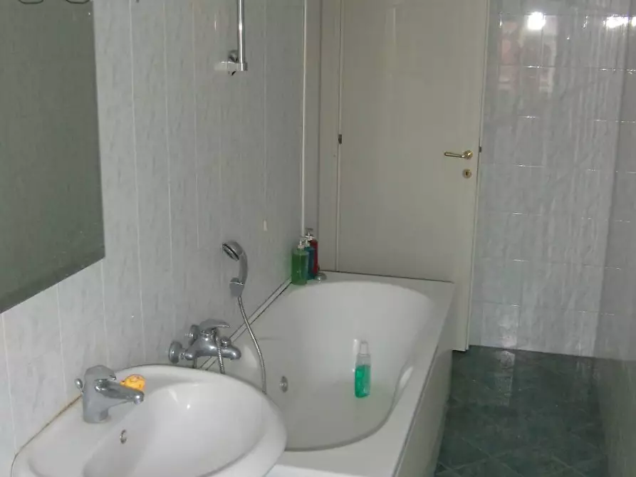 Immagine 11 di Appartamento in affitto  in via Govone a Milano