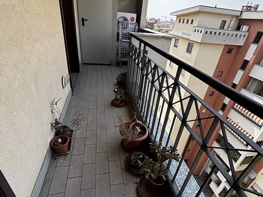 Immagine 5 di Appartamento in vendita  in via Varesina a Milano