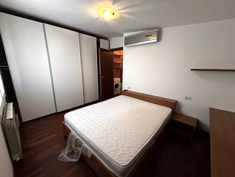 Immagine 10 di Appartamento in vendita  in via Varesina a Milano