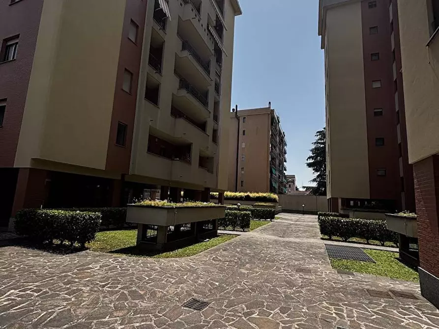 Immagine 34 di Appartamento in vendita  in via Varesina a Milano