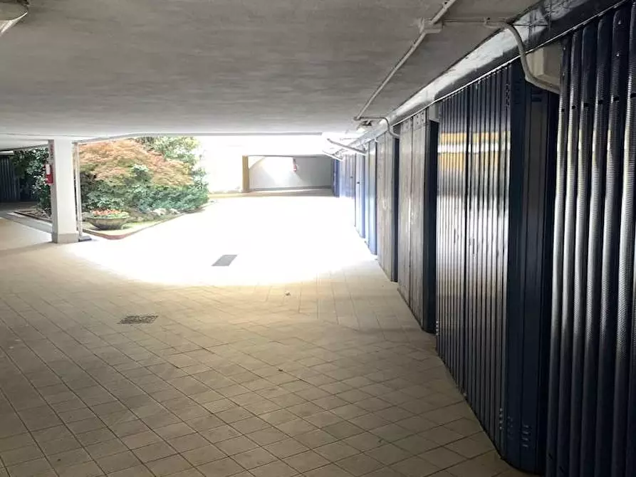 Immagine 4 di Box auto in affitto  in via cenisio 50 a Milano