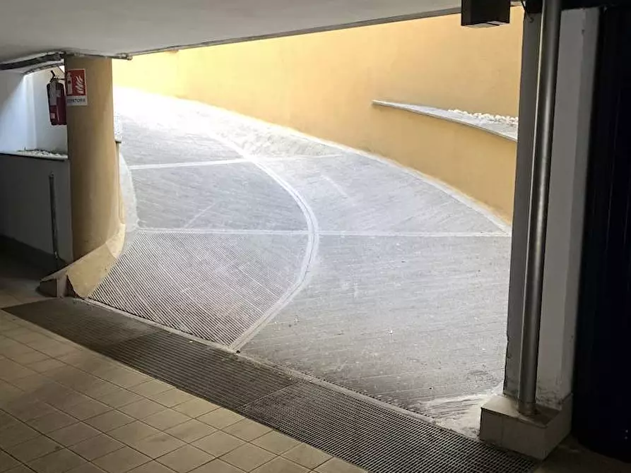 Immagine 5 di Box auto in affitto  in via cenisio 50 a Milano