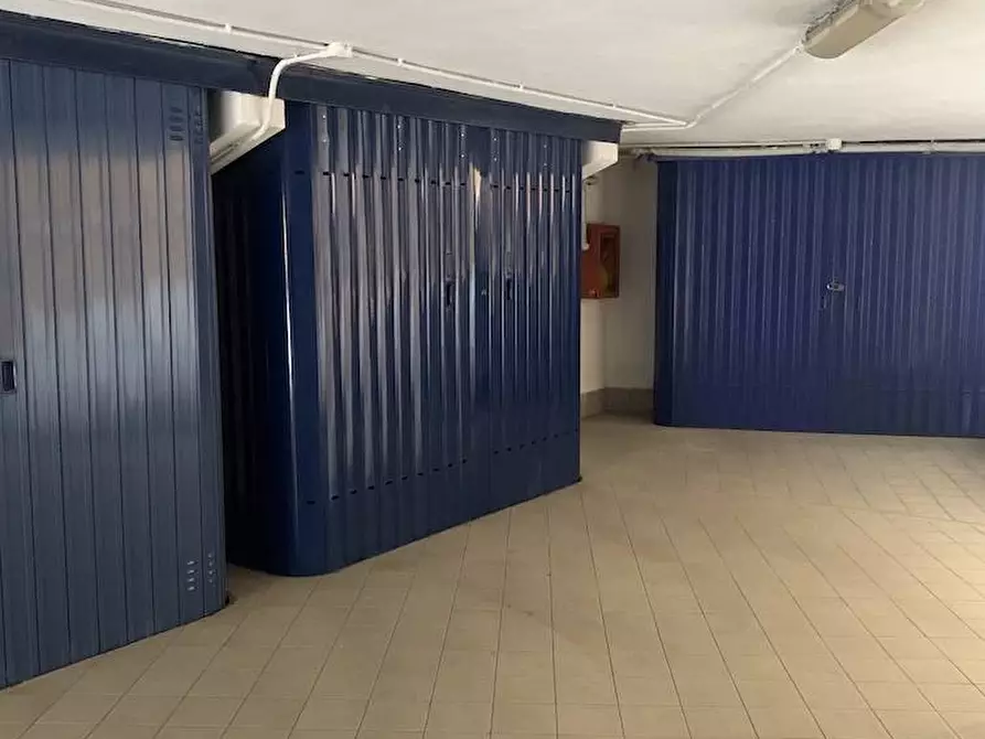 Immagine 3 di Box auto in affitto  in via cenisio 50 a Milano