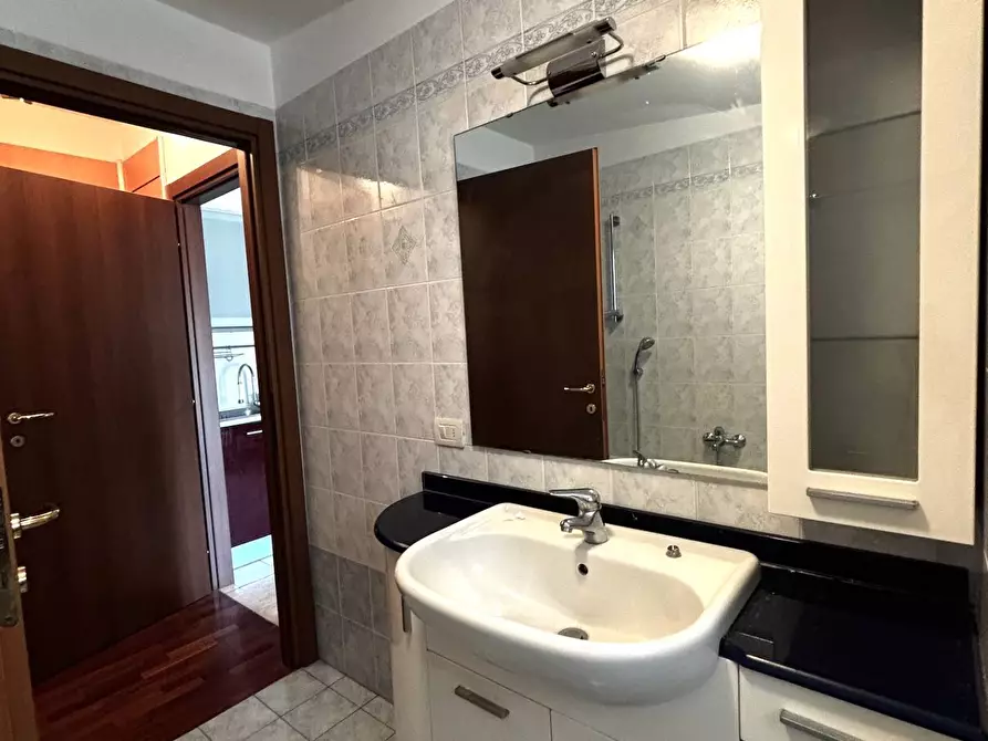 Immagine 33 di Appartamento in affitto  in via Varesina a Milano