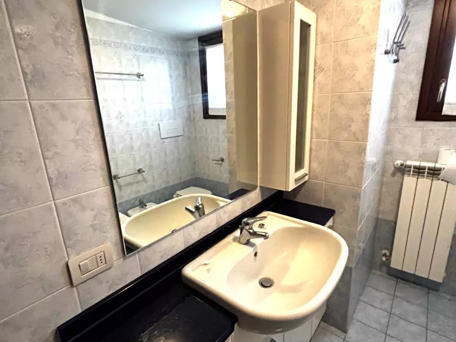 Immagine 32 di Appartamento in affitto  in via Varesina a Milano