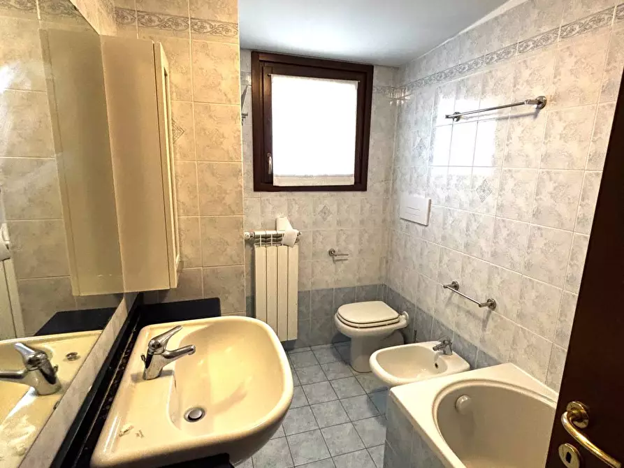 Immagine 12 di Appartamento in vendita  in via Varesina a Milano