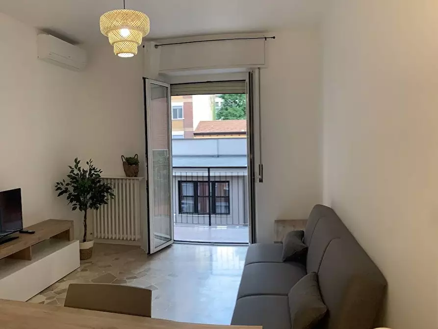 Immagine 1 di Appartamento in affitto  in via Aosta a Milano