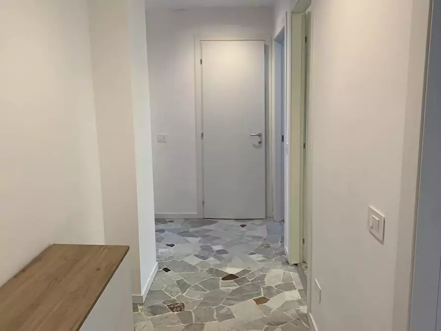 Immagine 9 di Appartamento in affitto  in via Aosta a Milano