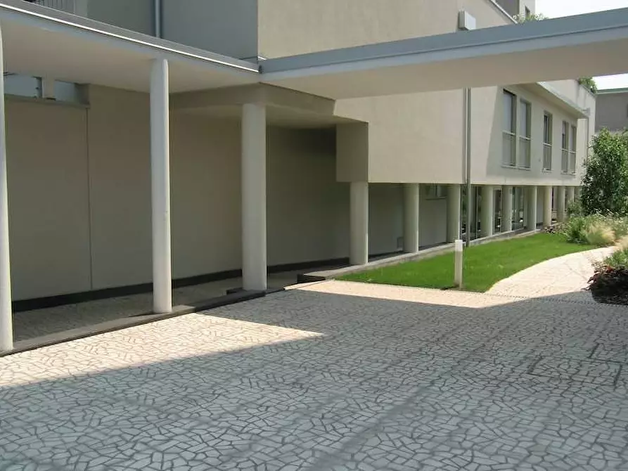 Immagine 54 di Appartamento in affitto  in via Parravicini a Milano