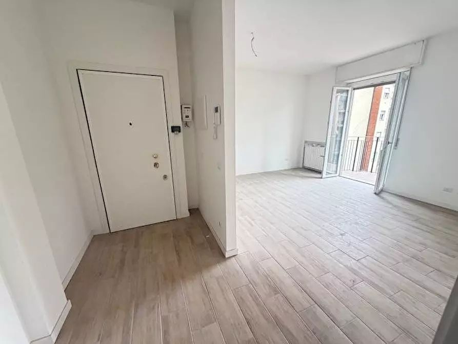 Immagine 2 di Appartamento in affitto  in via Comasina 87 a Milano