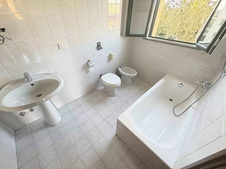 Immagine 12 di Appartamento in vendita  in via Volta 49 a Rho