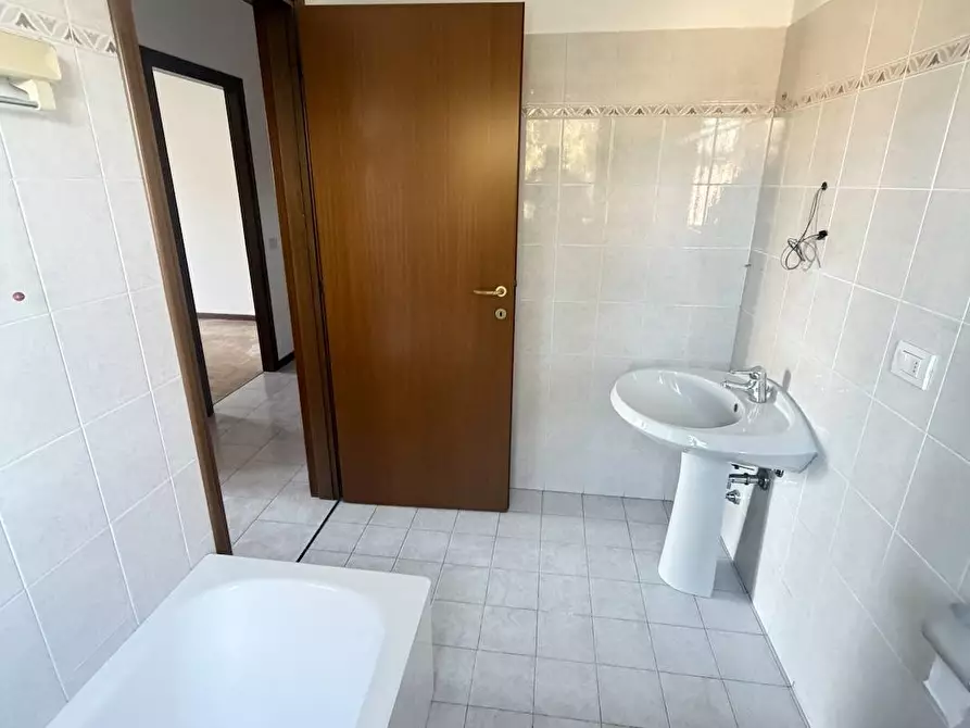 Immagine 14 di Appartamento in vendita  in via Volta 49 a Rho