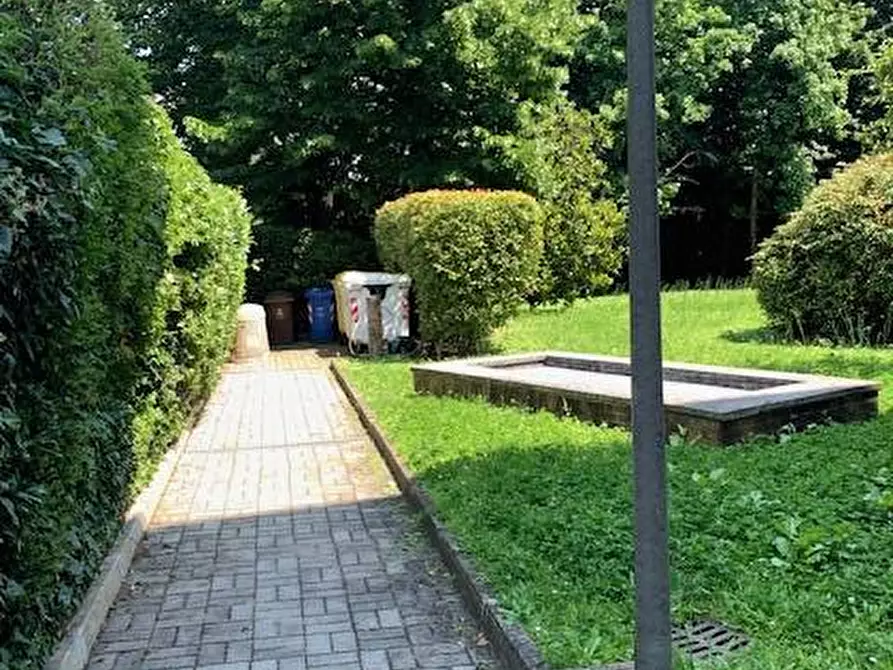 Immagine 30 di Appartamento in vendita  in via Volta 49 a Rho