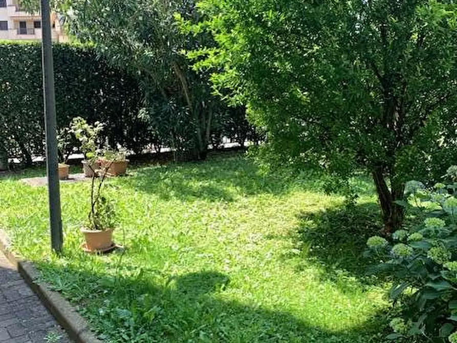 Immagine 32 di Appartamento in vendita  in via Volta 49 a Rho