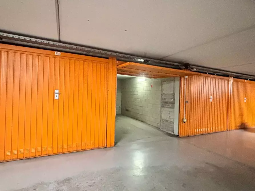 Immagine 2 di Box auto in affitto  in Via Del Burchiello a Milano