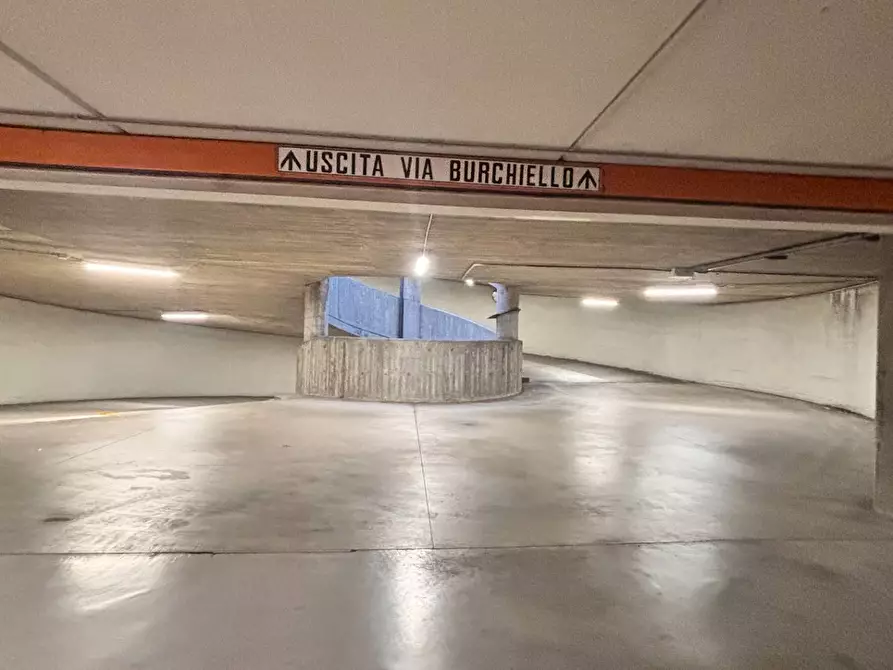 Immagine 4 di Box auto in affitto  in Via Del Burchiello a Milano