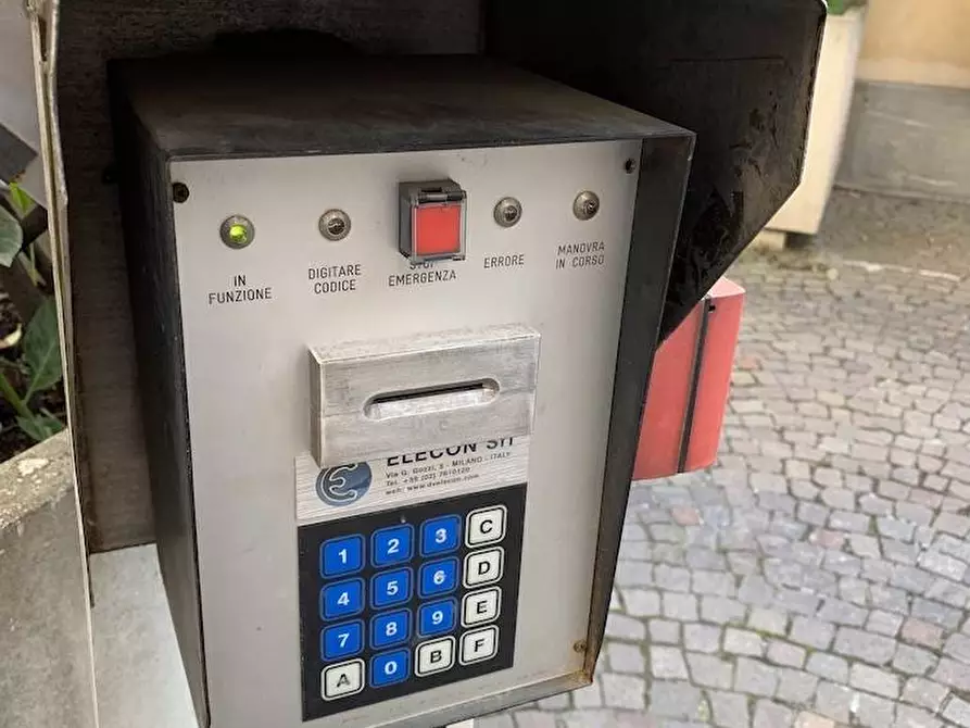 Immagine 2 di Box auto in affitto  in via fara 11 a Milano