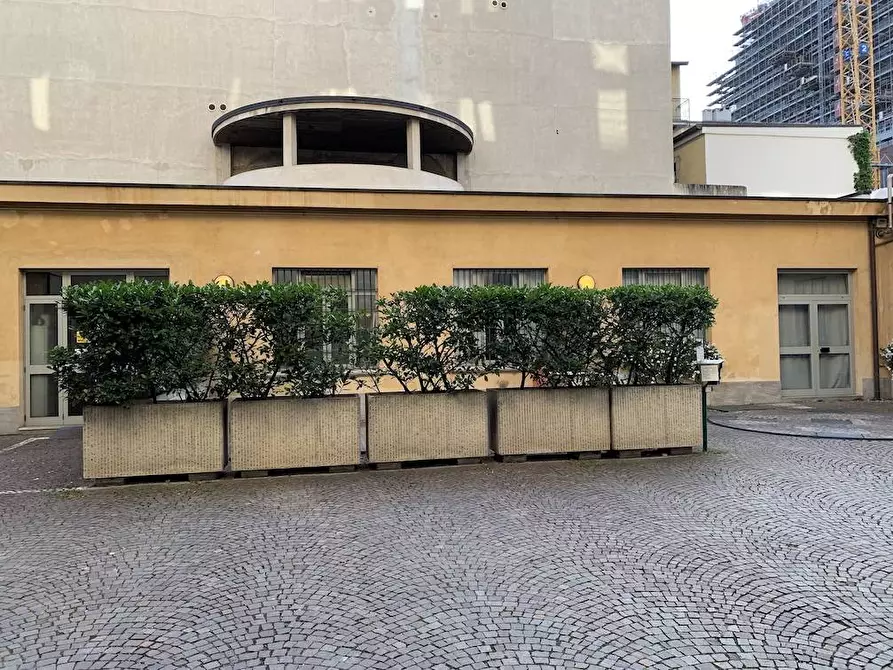 Immagine 5 di Box auto in affitto  in via fara 11 a Milano