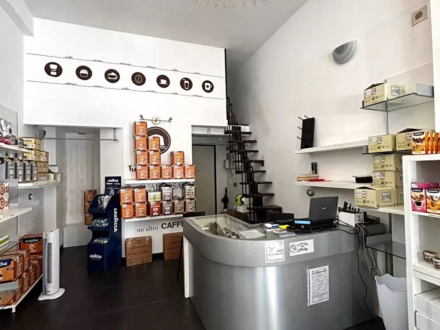 Immagine 2 di Negozio in affitto  in via dei Fiordalisi 1 a Milano