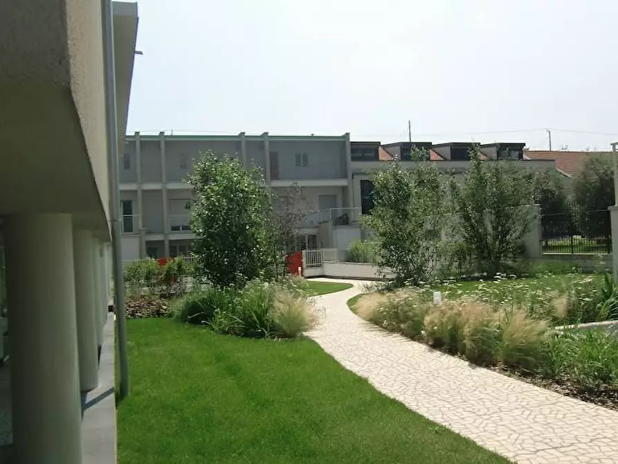 Immagine 8 di Box auto in affitto  in via Gluck 44 a Milano