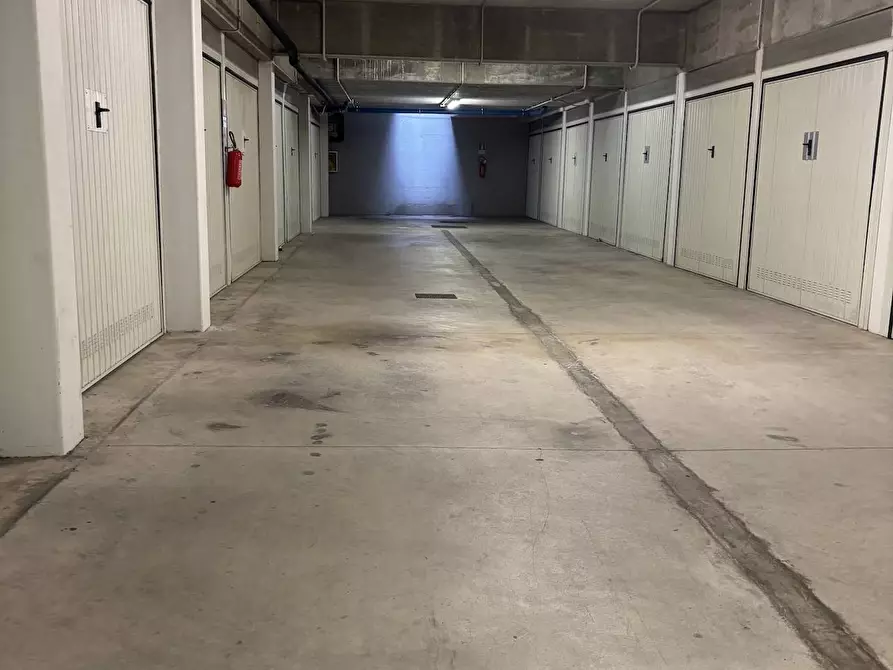 Immagine 6 di Box auto in affitto  in via Gluck 44 a Milano