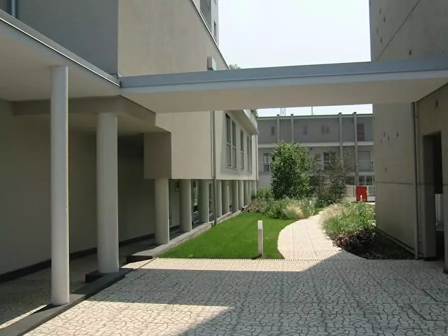 Immagine 11 di Box auto in affitto  in via Gluck 44 a Milano