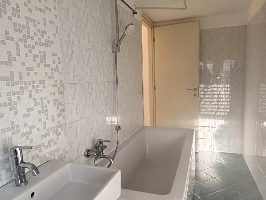 Immagine 9 di Appartamento in affitto  in via Govone a Milano